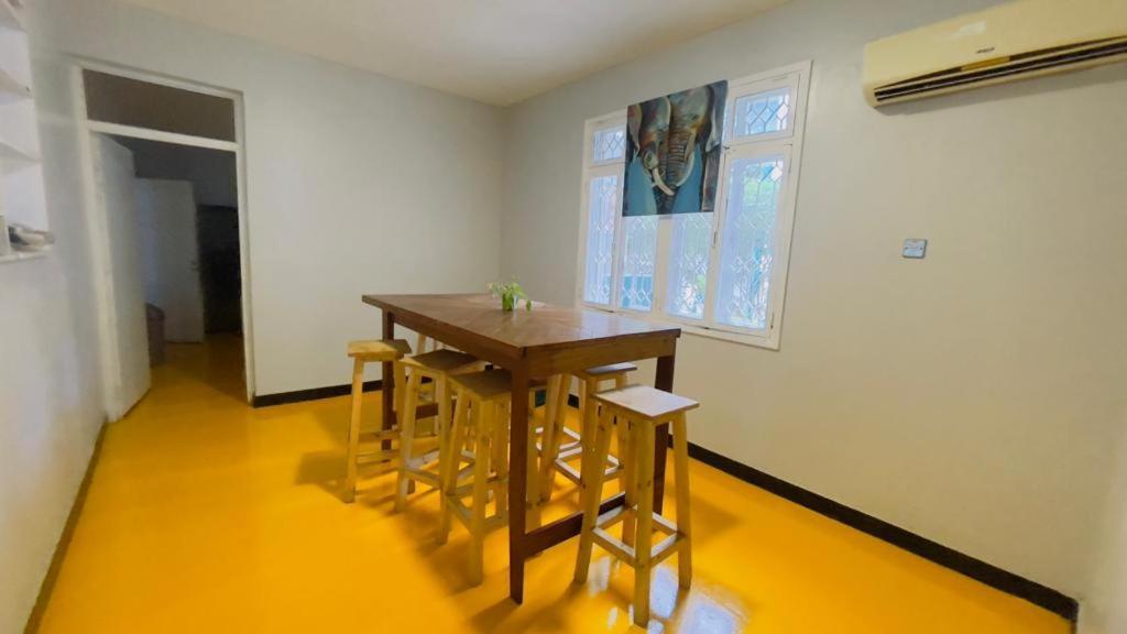 דאר א-סאלאם Gallivanters Hostel מראה חיצוני תמונה